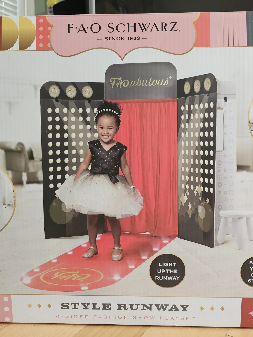 FAO Schwarz Kids Fashion Runway Playset